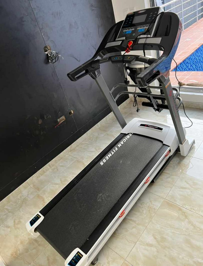 2.5hp treadmill with massager, dummbell, twister and incline - Image 2